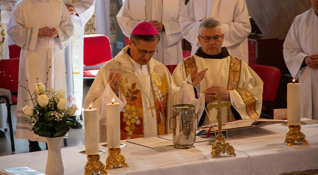 Nagycsütörtökön délelőtt a papság megalapítását ünnepelték Szatmárnémetiben