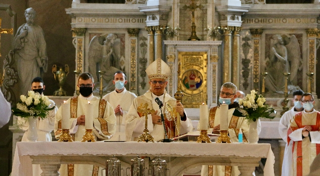 Jelenvalóvá tenni Krisztust az Eucharisztiában