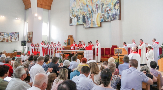 Pünkösd vasárnapján a szatmárnémeti, a nagykárolyi, az atyai és a miszbányai Szentlélek templomok ünneplik búcsújukat.