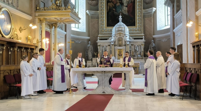 Imádság a békéért a szatmári székesegyházban