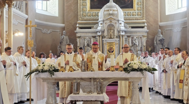 Isten örömének tanúi. Olajszentelési szentmise a szatmári székesegyházban