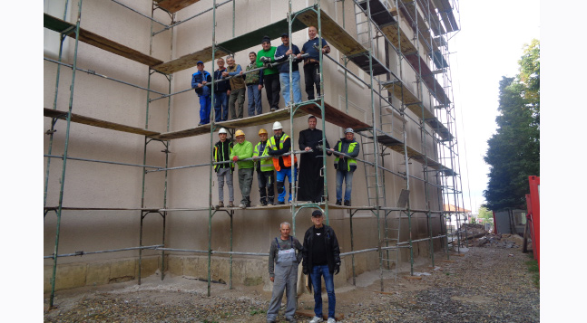 „A megújult templom ugyanazzal az anyai szeretettel várja a híveket”. Interjú Veres Attila felsőbányai plébánossal