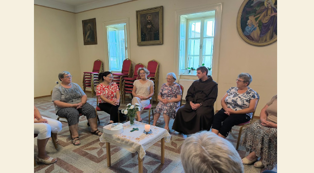 „Irgalmas, vendéglátó, reményteli szívvel” – látogatóban a kaplonyi szeretetszolgálat közösségénél